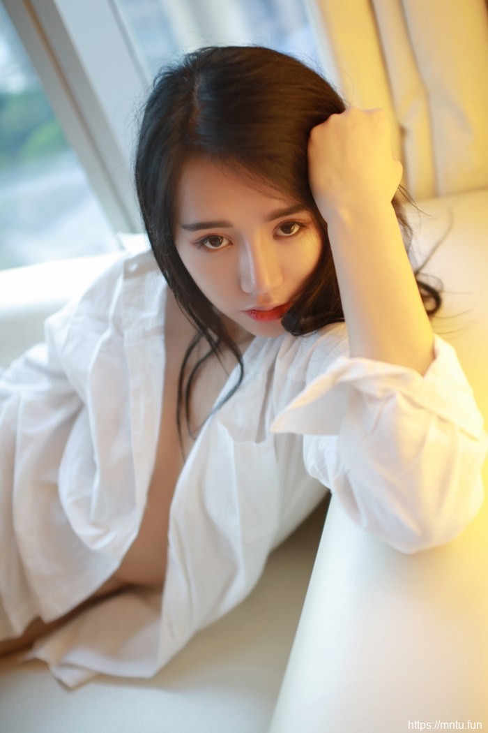 性感美女白子嫣丝袜美臀诱惑迷人