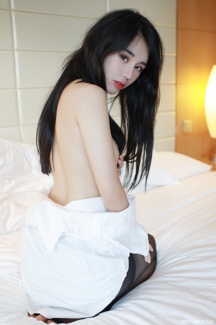 性感美女白子嫣丝袜美臀诱惑迷人