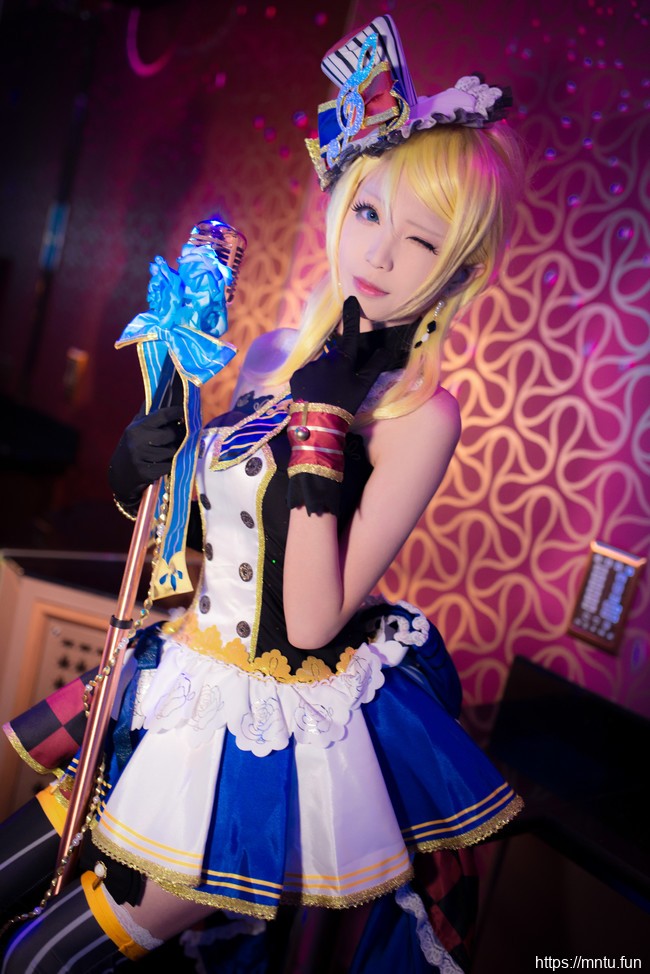 美女主播青青子w扮演LOVE-LIVE女仆觉醒绚濑绘里