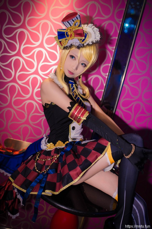 美女主播青青子w扮演LOVE-LIVE女仆觉醒绚濑绘里