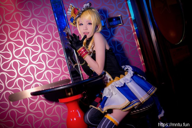 美女主播青青子w扮演LOVE-LIVE女仆觉醒绚濑绘里