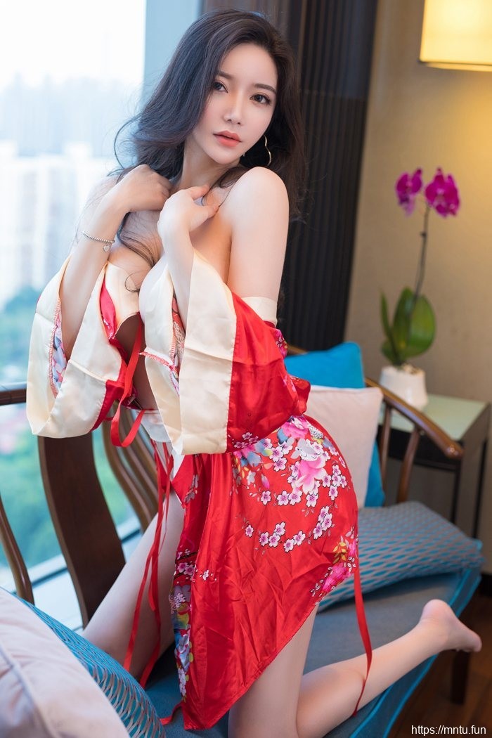 性感欲女心妍公主搔首弄姿秀丰乳翘臀