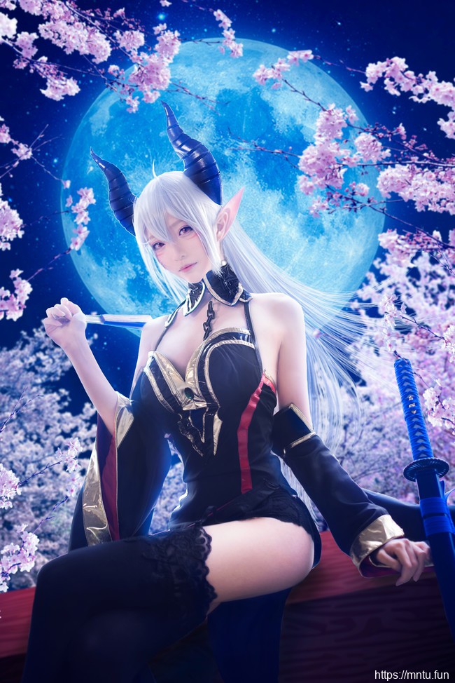 清纯萌妹子青青子w黑丝美腿COSPLAY蒂雅娘