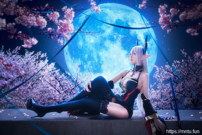 清纯萌妹子青青子w黑丝美腿COSPLAY蒂雅娘