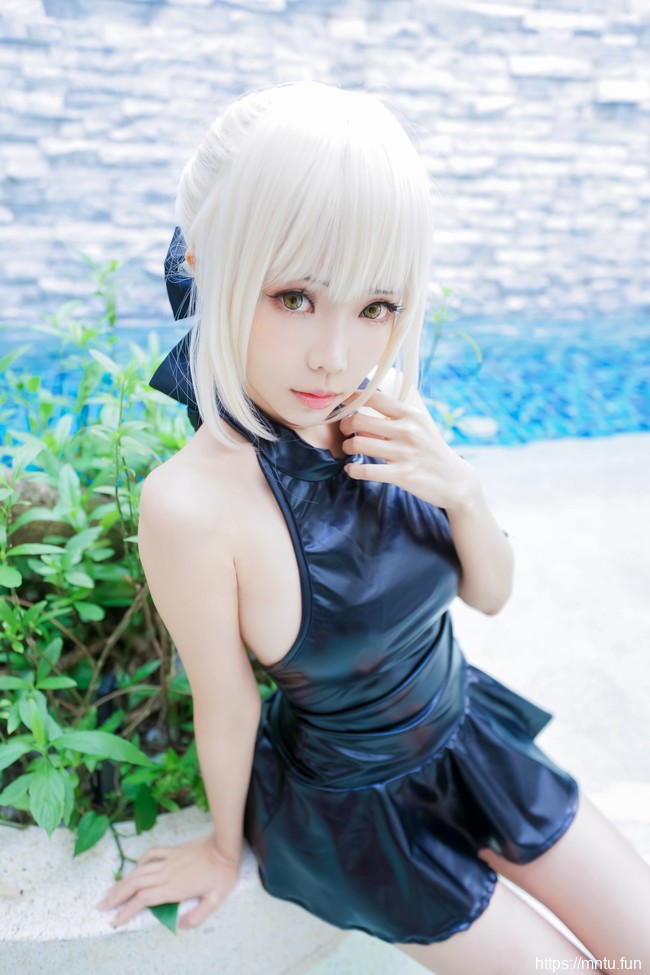 台湾美女ElyEE子黑色紧身泳装COSPLAY阿尔托利亚·潘德拉贡