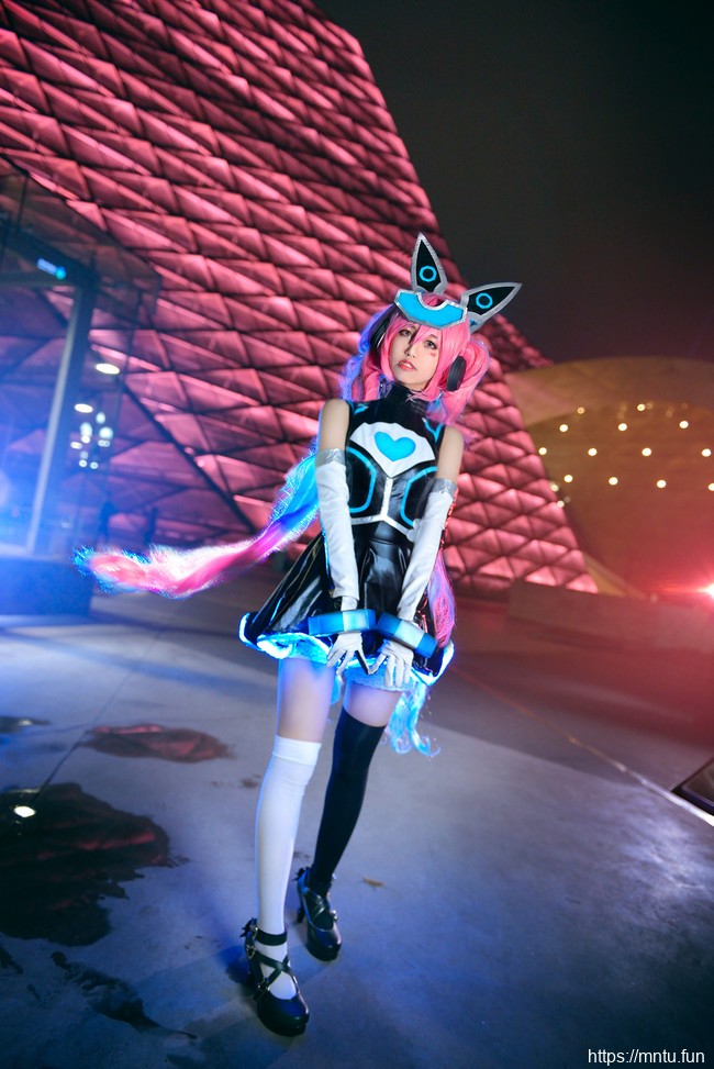 萌系萝莉小猪由绪COSPLAY王者荣耀心灵骇客安琪拉