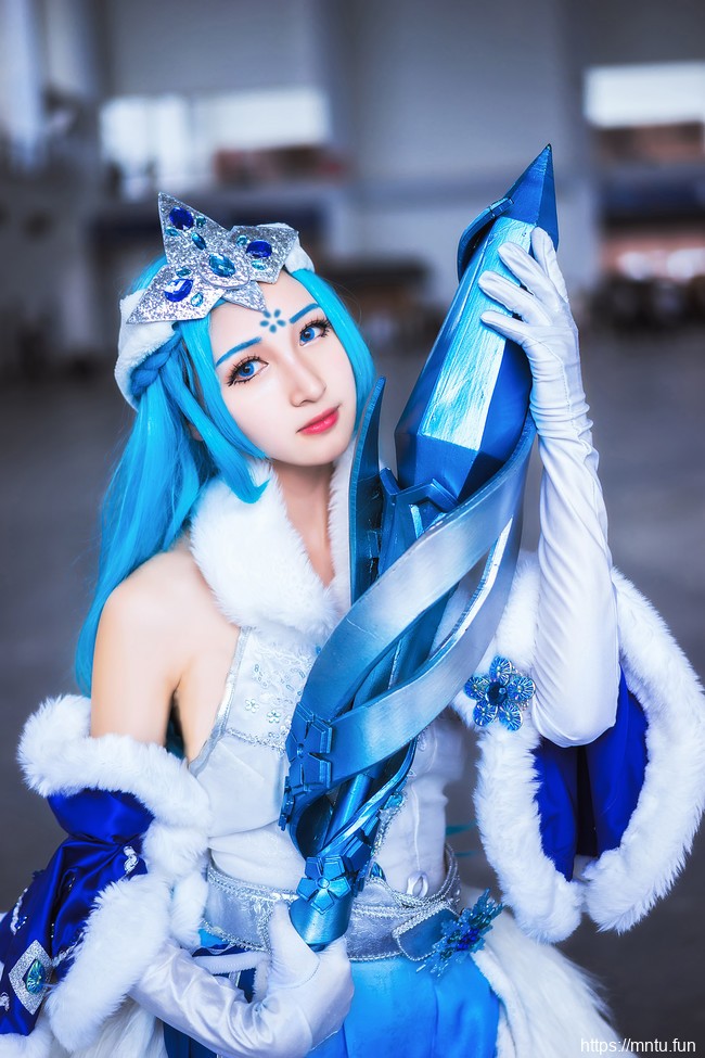 成熟御姐芝士cheese扮演COS王者荣耀冰雪之华王昭君