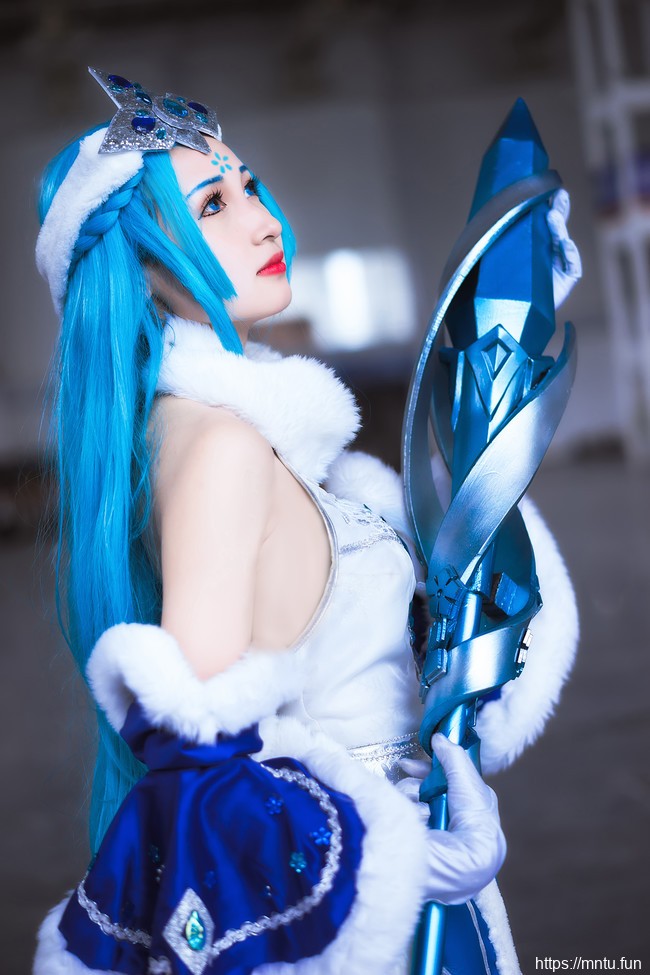 成熟御姐芝士cheese扮演COS王者荣耀冰雪之华王昭君