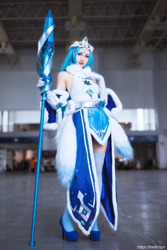 成熟御姐芝士cheese扮演COS王者荣耀冰雪之华王昭君