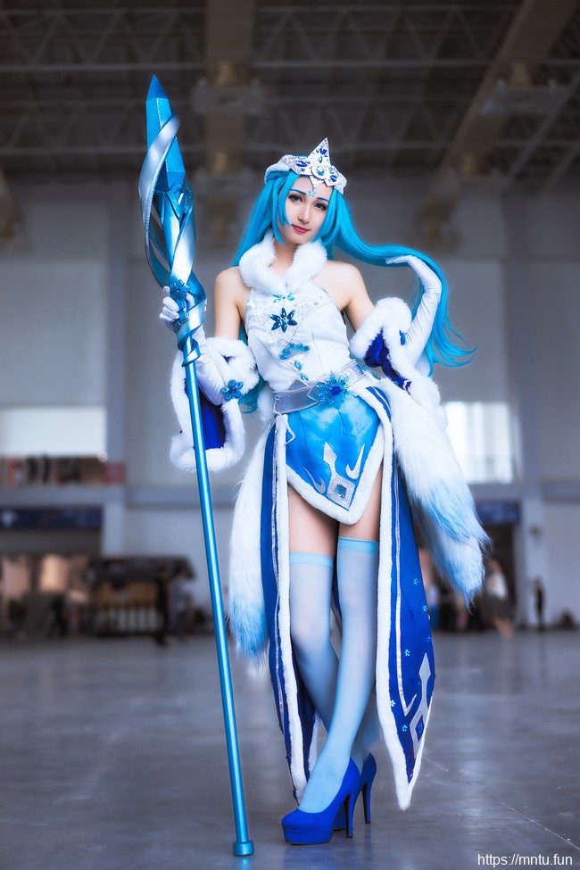 成熟御姐芝士cheese扮演COS王者荣耀冰雪之华王昭君