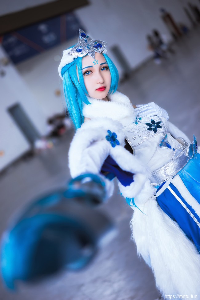 成熟御姐芝士cheese扮演COS王者荣耀冰雪之华王昭君