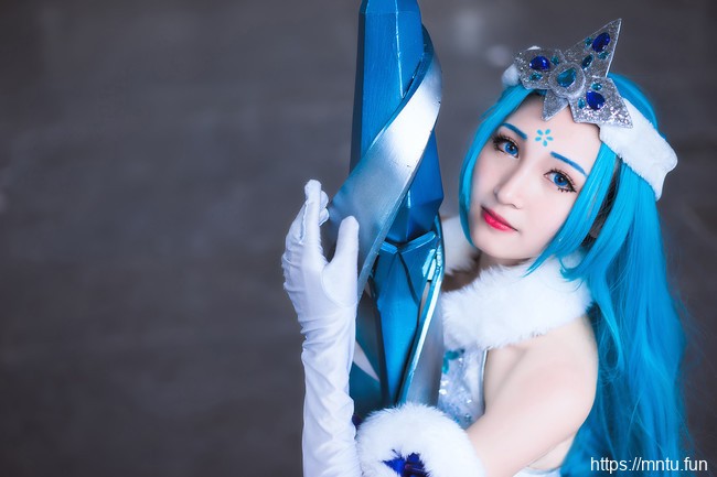 成熟御姐芝士cheese扮演COS王者荣耀冰雪之华王昭君