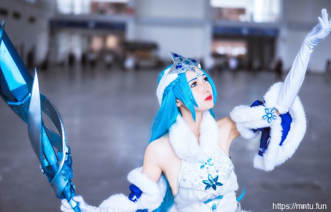 成熟御姐芝士cheese扮演COS王者荣耀冰雪之华王昭君