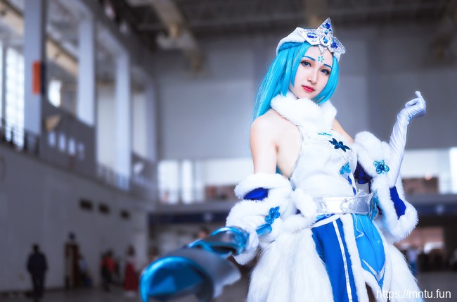 成熟御姐芝士cheese扮演COS王者荣耀冰雪之华王昭君