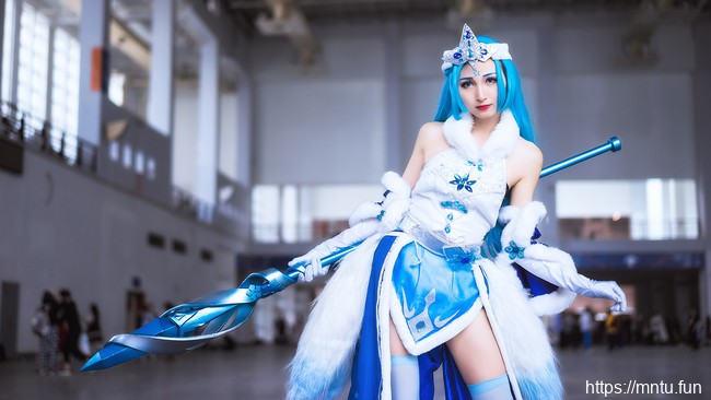 成熟御姐芝士cheese扮演COS王者荣耀冰雪之华王昭君