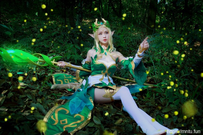 萌妹子祈瑶白丝美腿COS王者荣耀精灵公主王昭君美图