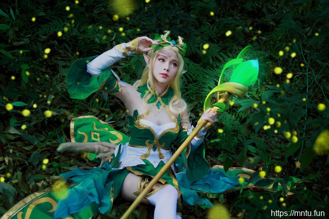 萌妹子祈瑶白丝美腿COS王者荣耀精灵公主王昭君美图