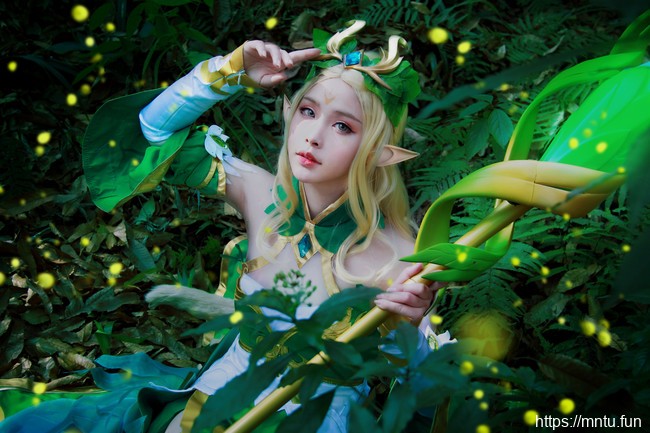 萌妹子祈瑶白丝美腿COS王者荣耀精灵公主王昭君美图