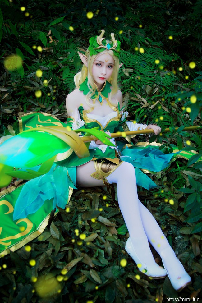 萌妹子祈瑶白丝美腿COS王者荣耀精灵公主王昭君美图