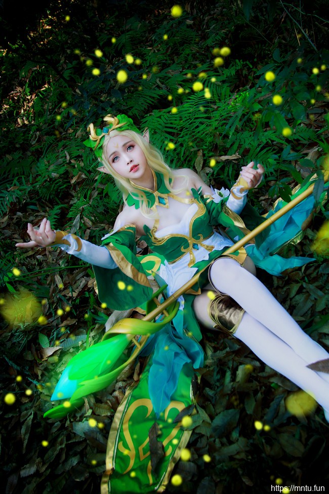 萌妹子祈瑶白丝美腿COS王者荣耀精灵公主王昭君美图