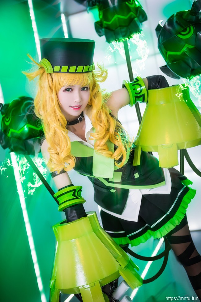 美女主播鳗鱼霏儿COSPLAY永远的7日之都妮维