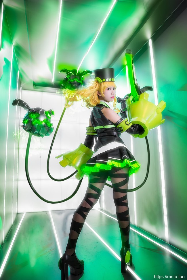 美女主播鳗鱼霏儿COSPLAY永远的7日之都妮维