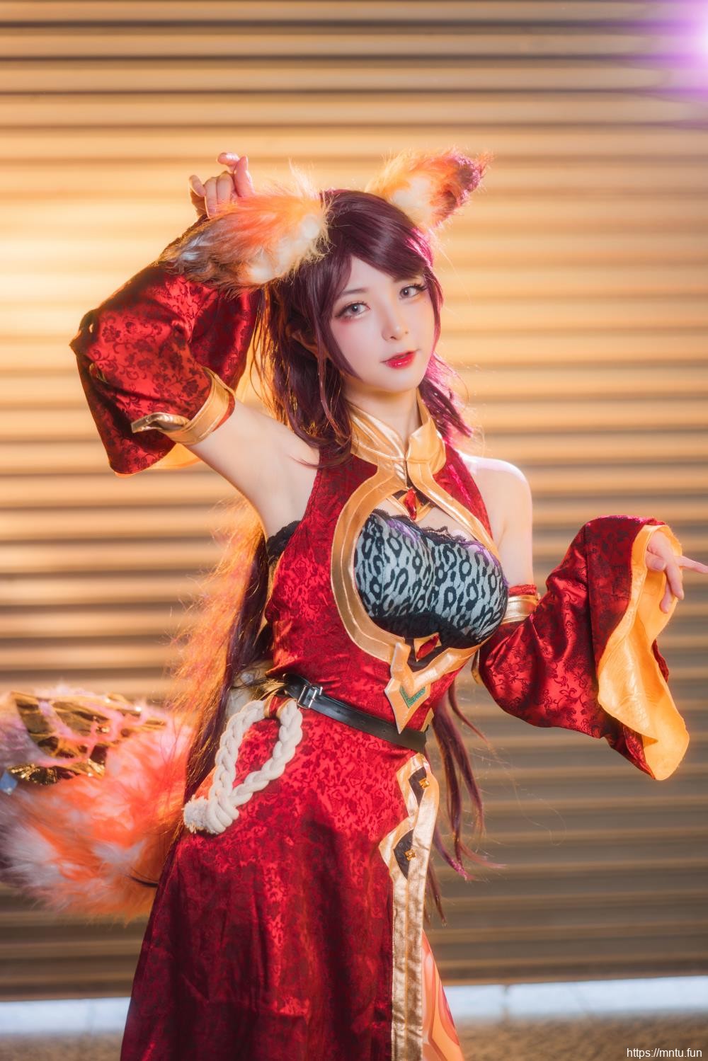 夏日COS场照会：清纯美女COS王者荣耀少女阿狸妲己