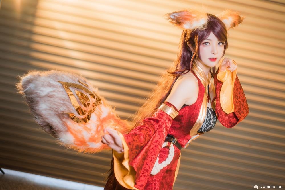 夏日COS场照会：清纯美女COS王者荣耀少女阿狸妲己