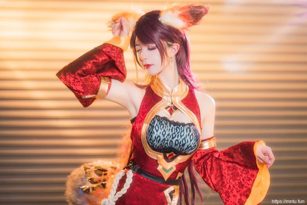 夏日COS场照会：清纯美女COS王者荣耀少女阿狸妲己