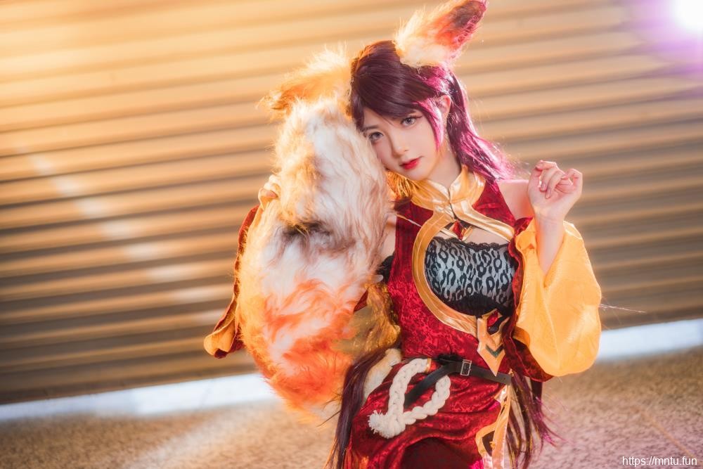 夏日COS场照会：清纯美女COS王者荣耀少女阿狸妲己