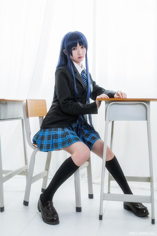 御姐鳗鱼霏儿身穿学生装COSPLAY白色相簿2冬马和纱