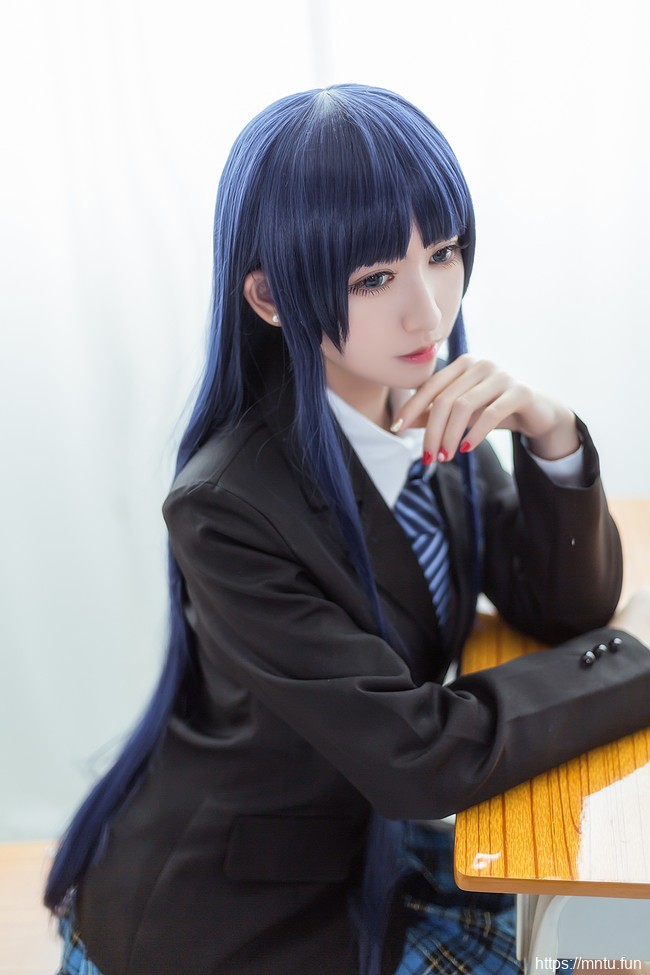 御姐鳗鱼霏儿身穿学生装COSPLAY白色相簿2冬马和纱