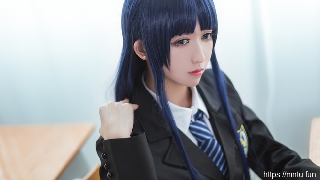 御姐鳗鱼霏儿身穿学生装COSPLAY白色相簿2冬马和纱
