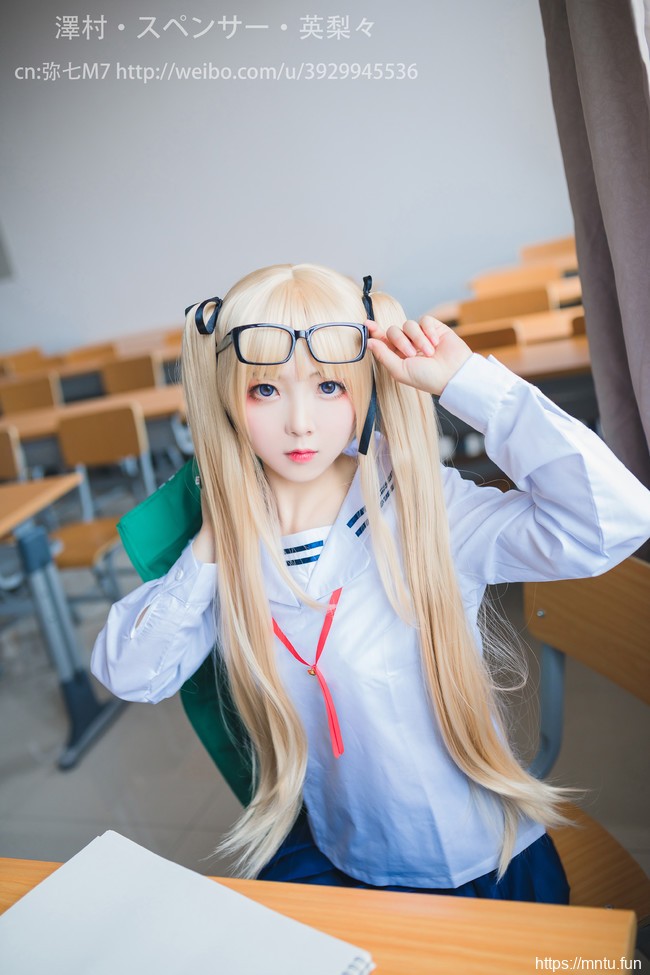 双马尾萝莉弥七M7黑丝制服COS扮演英梨梨色气满满