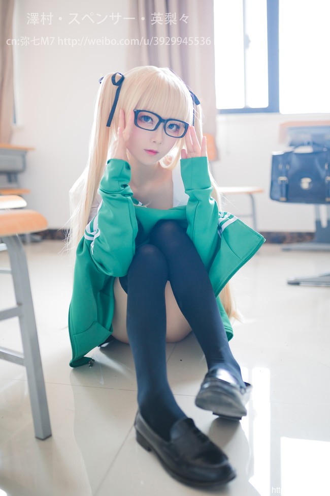 双马尾萝莉弥七M7黑丝制服COS扮演英梨梨色气满满