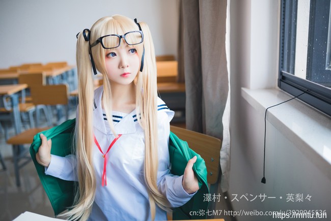 双马尾萝莉弥七M7黑丝制服COS扮演英梨梨色气满满