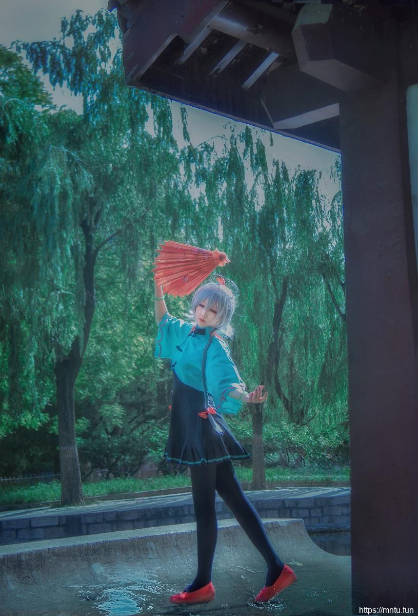 萌系美女汐兔子黑丝美腿COSPLAY洛天依