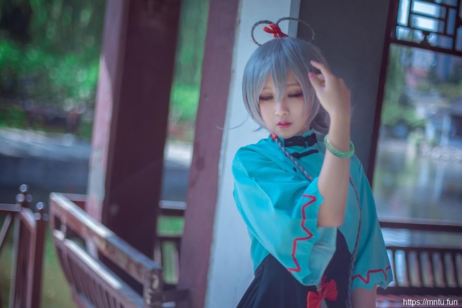 萌系美女汐兔子黑丝美腿COSPLAY洛天依