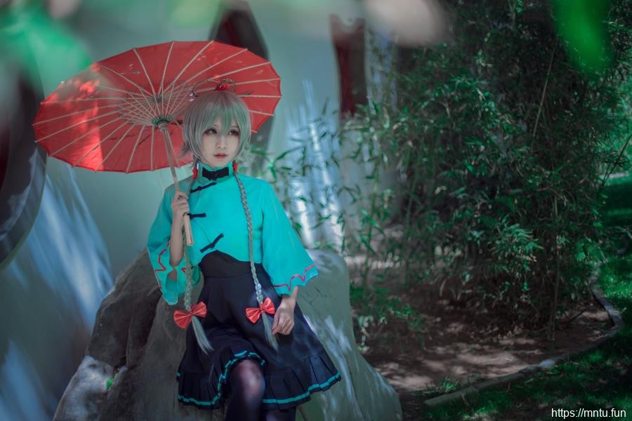 萌系美女汐兔子黑丝美腿COSPLAY洛天依