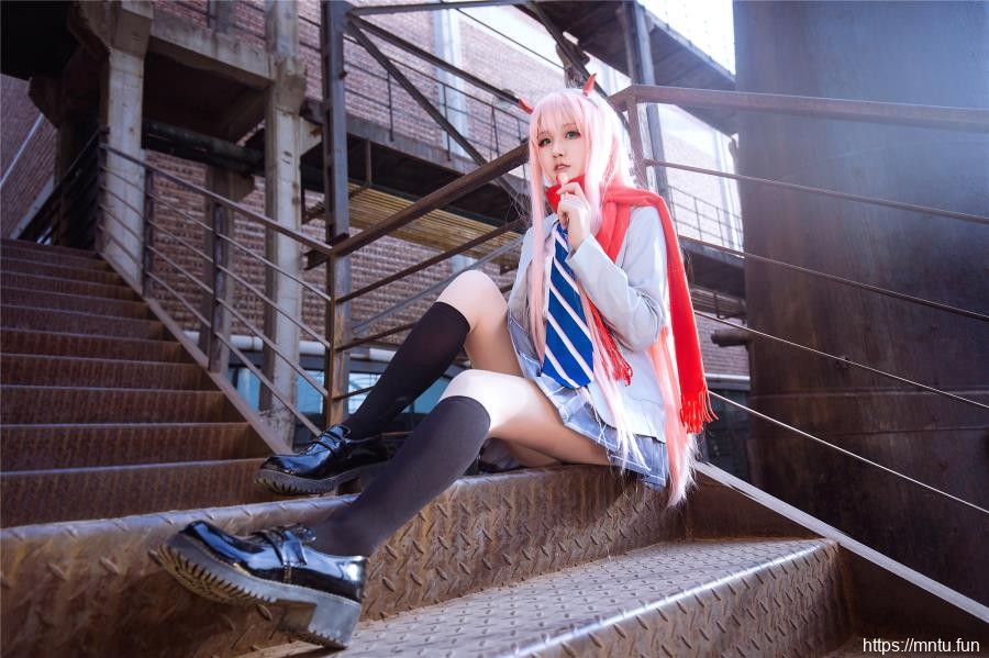 颜值少女汐兔子COS扮演精英驾驶员EDJK制服02