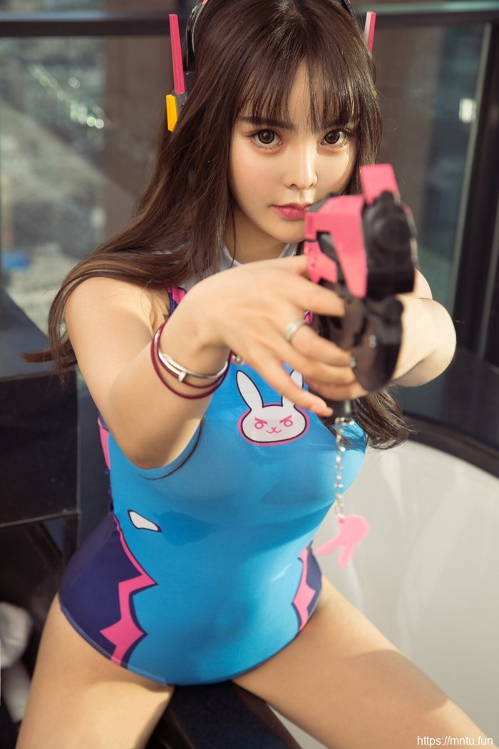 可爱二次元少女Wendy扮演COS守望先锋D.Va诱人套图
