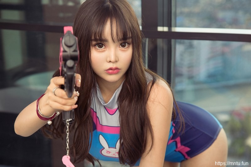 可爱二次元少女Wendy扮演COS守望先锋D.Va诱人套图