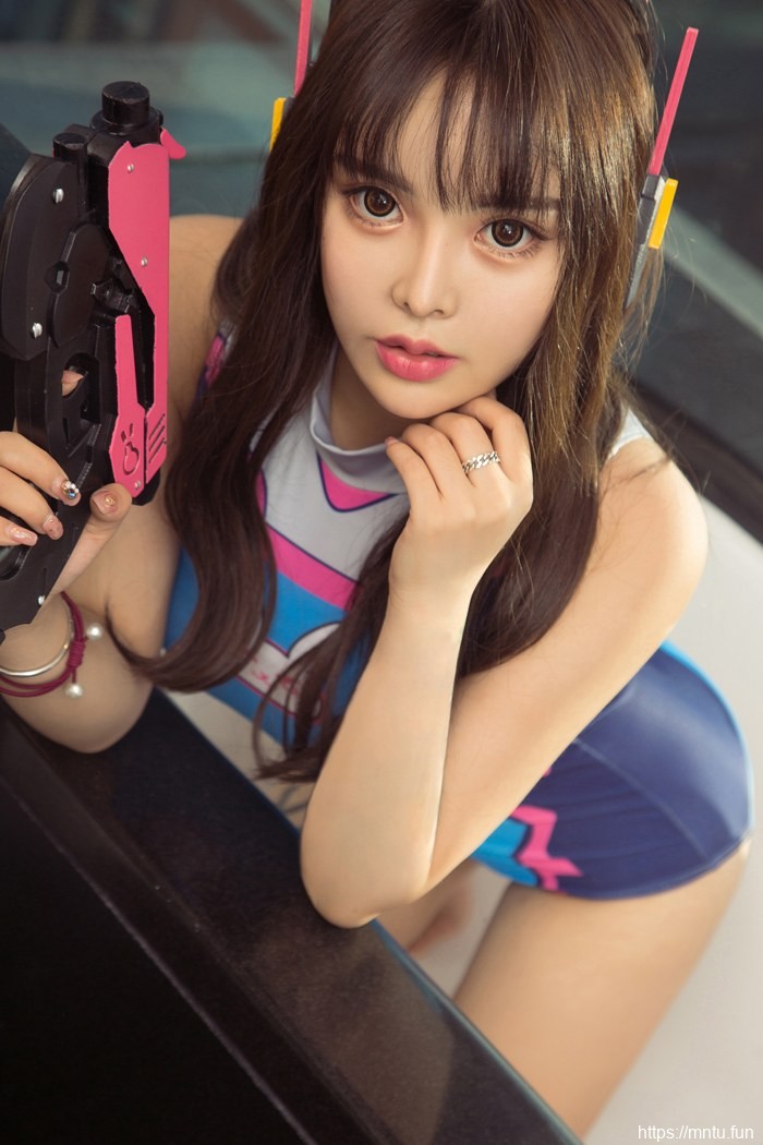 可爱二次元少女Wendy扮演COS守望先锋D.Va诱人套图