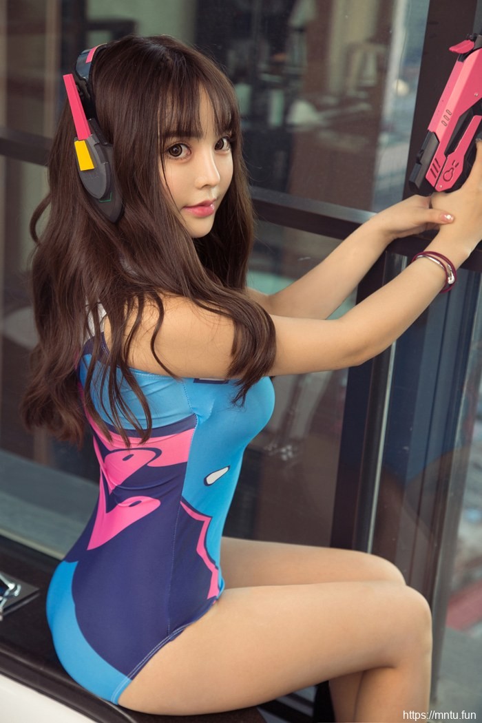 可爱二次元少女Wendy扮演COS守望先锋D.Va诱人套图