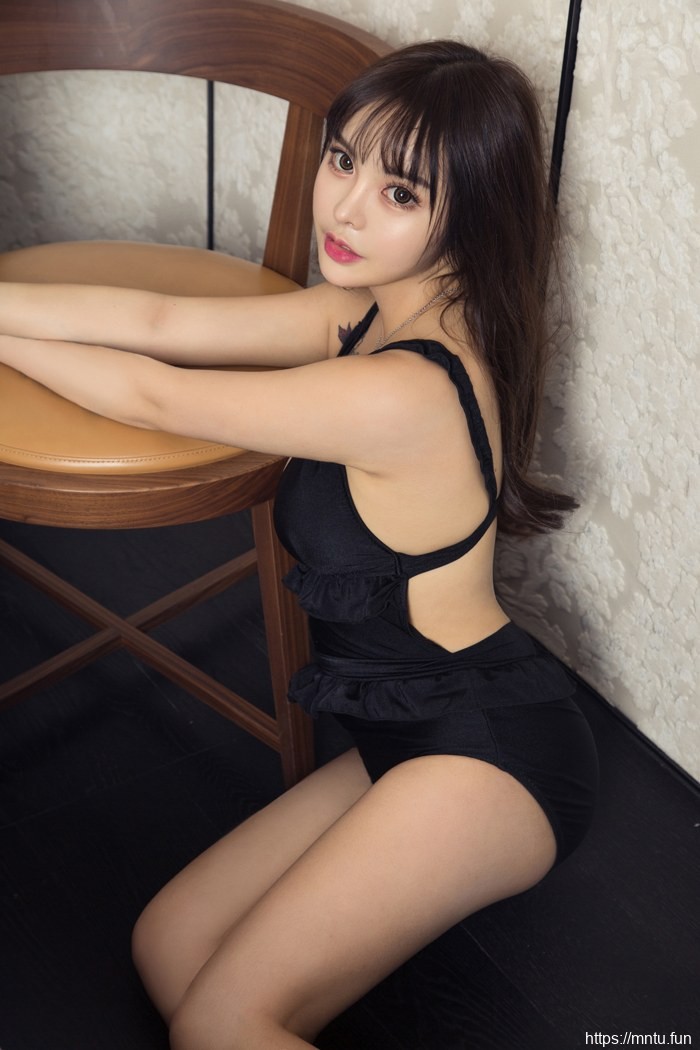 可爱二次元少女Wendy扮演COS守望先锋D.Va诱人套图