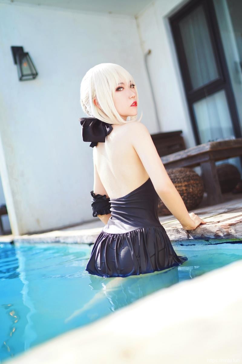 萌妹子snow小雪COS扮演Fate-Grand-Order泳装黑呆