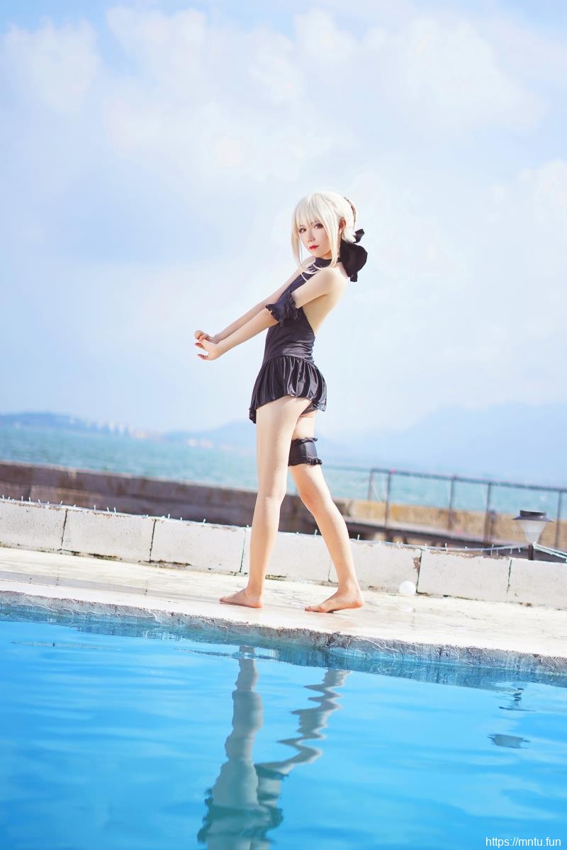 萌妹子snow小雪COS扮演Fate-Grand-Order泳装黑呆