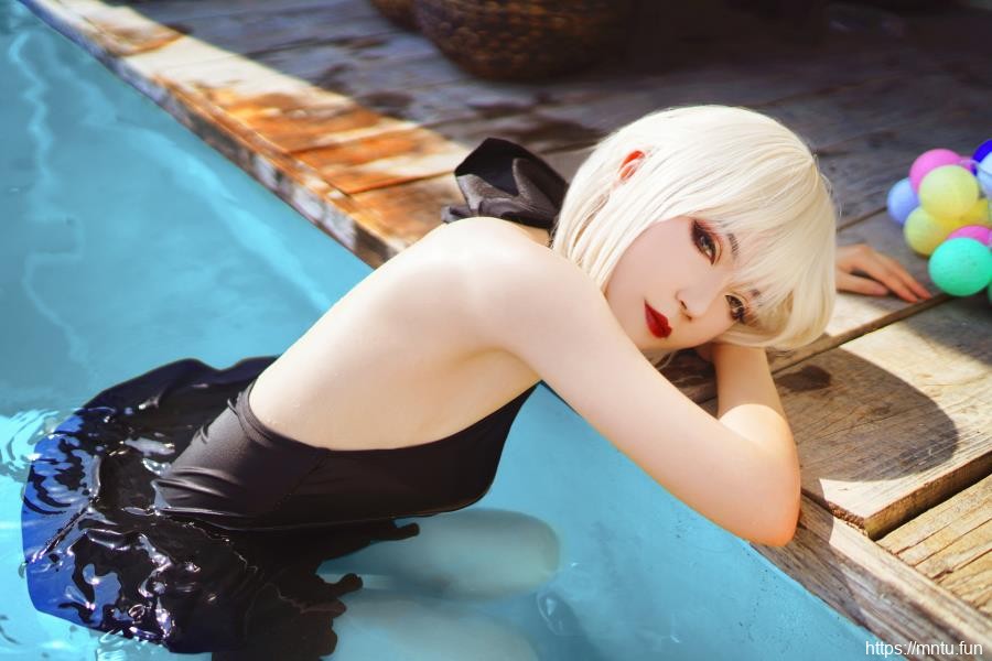 萌妹子snow小雪COS扮演Fate-Grand-Order泳装黑呆