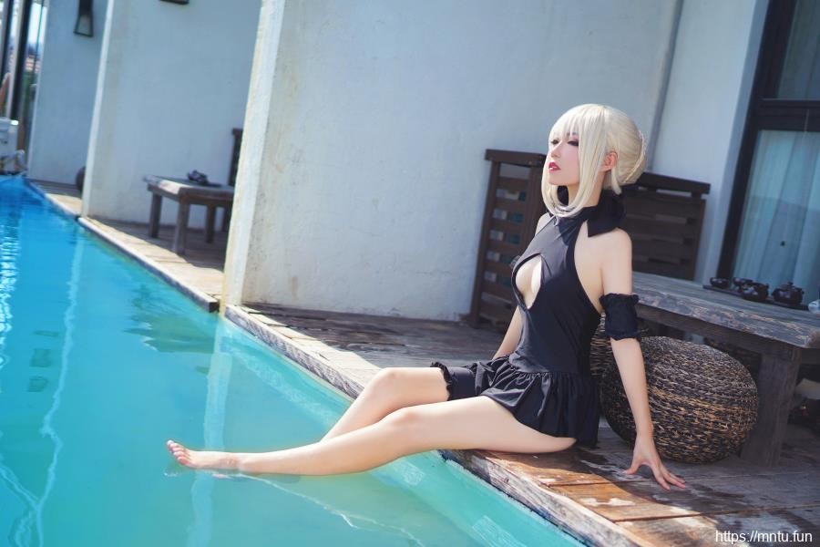 萌妹子snow小雪COS扮演Fate-Grand-Order泳装黑呆