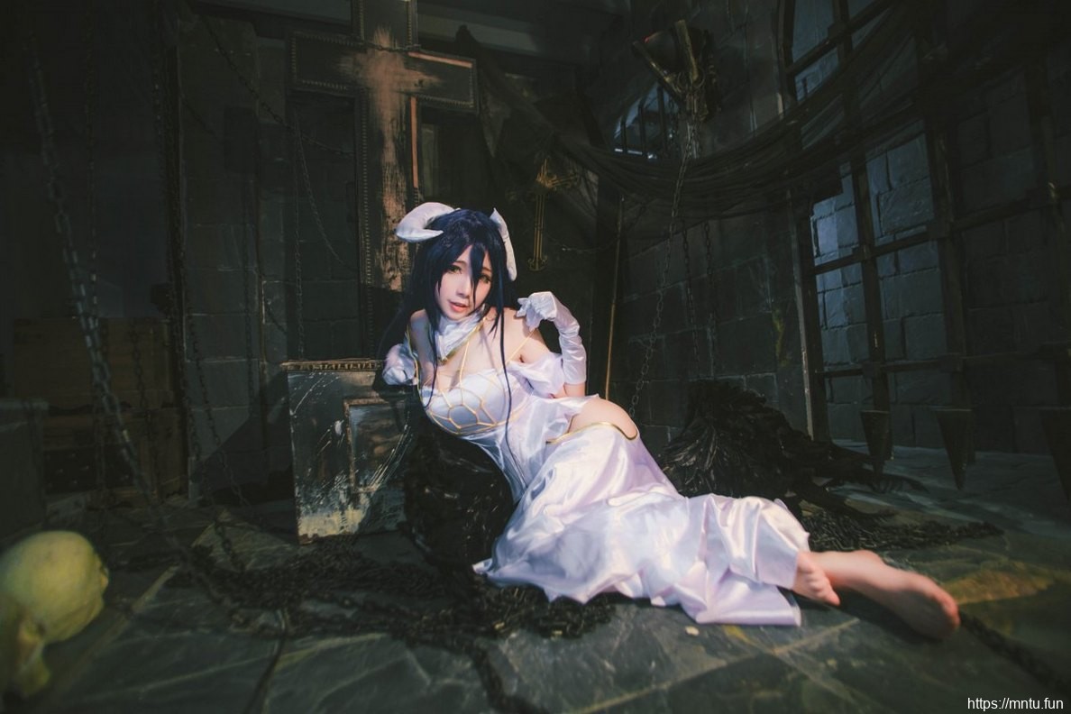 姣好身材性感美女cosplay动漫人物雅儿贝德